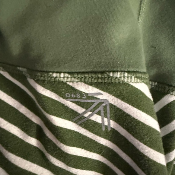 J.Crew X New Balance High Waisted Leggings Diagonal
Stripe Bronze Size S - Picture 8 of 8